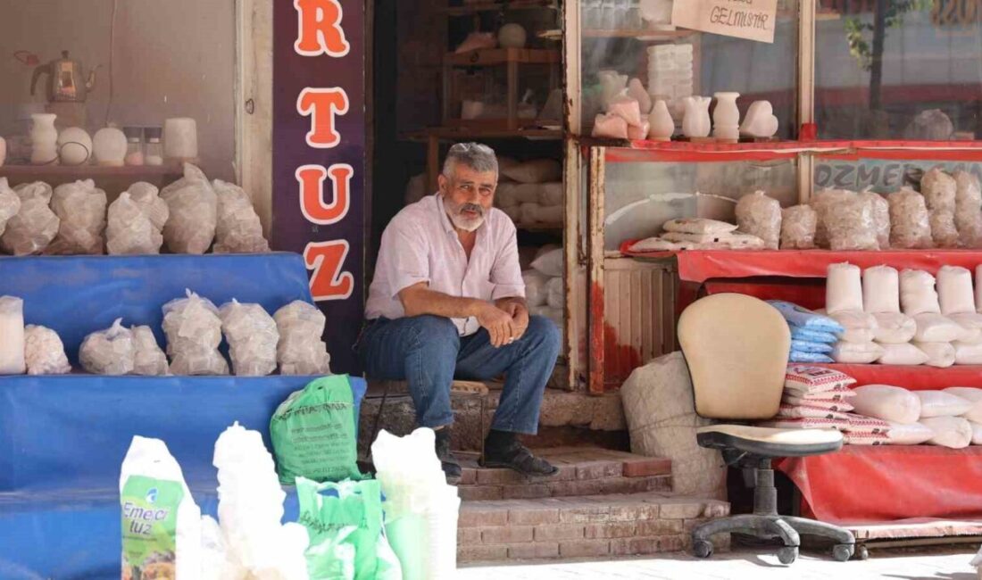 Kırşehir'de yaz aylarında yoğun talep gören kristal kaya tuzu satışları,