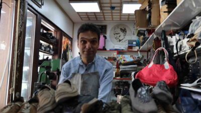 Kırşehir esnafı, mevsim geçişi nedeniyle sezon sonu indirimleri başlattı. Ayakkabı,