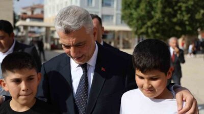 Ticaret Bakanı Ömer Bolat, Kırşehir'de Ahilik Haftası kutlamalarına katılarak Valilik