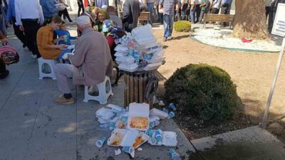 Kırşehir'de Ahilik Haftası kapsamındaki Ahi pilavı dağıtımında yoğun katılım ve