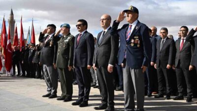 Kırşehir'de Gaziler Günü'nde Atatürk anıtına çelenk sunuldu. Türkiye Harp Malulü