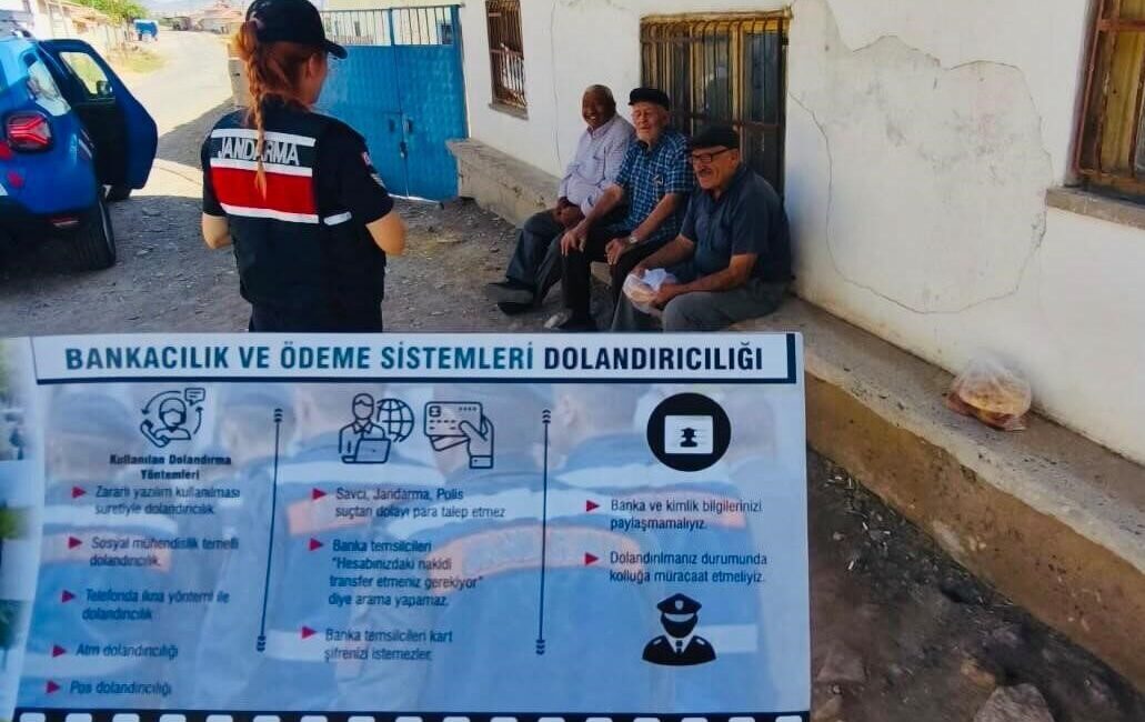 Kırşehir İl Jandarma Komutanlığı, telefon dolandırıcılığına karşı köyleri ziyaret ederek