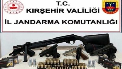 Kırşehir'de jandarma ekiplerinin yaptığı uygulamada, ruhsatsız silah bulunan araçta sürücüyle