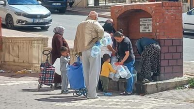 Kırşehir'de su kesintisi nedeniyle mağdur olan vatandaş, durumu sosyal medyada
