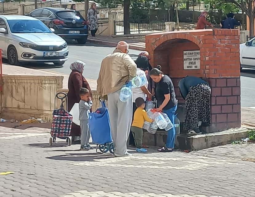 Kırşehir'de su kesintisi nedeniyle mağdur olan vatandaş, durumu sosyal medyada