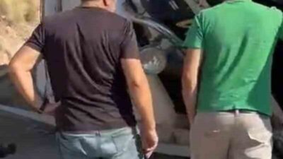 Ankara'nın Beypazarı ilçesinde kontrolden çıkan kamyon şarampole devrildi. Kazada yaralanan