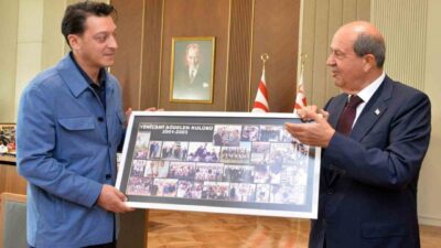 KKTC Cumhurbaşkanı Ersin Tatar, eski futbolcu Mesut Özil'i kabul etti.