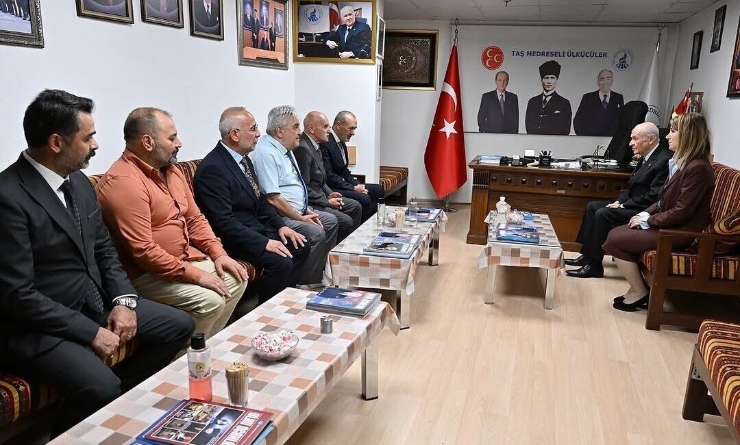 MHP Genel Başkanı Devlet Bahçeli, Taş Medreseli Ülkücüler Derneği'ni ziyaret