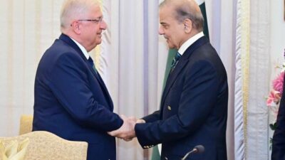 Milli Savunma Bakanı Yaşar Güler, Pakistan Başbakanı Şahbaz Şerif'le bir