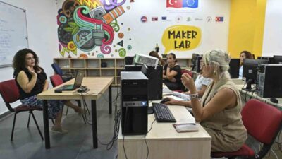 Antalya Muratpaşa Belediyesi, dijital çağa ayak uydurmak isteyen kadınlara "Sosyal