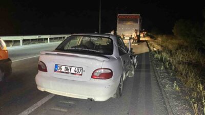 Çorum'da otomobilin kamyona arkadan çarpması sonucu hurdaya dönmesine rağmen sürücü