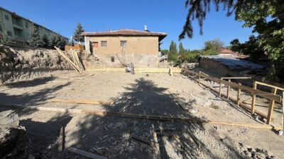 Özükavak Beldesi'nde misafirhane yapımı hızla devam ediyor. Belediye Başkanı Abdullah