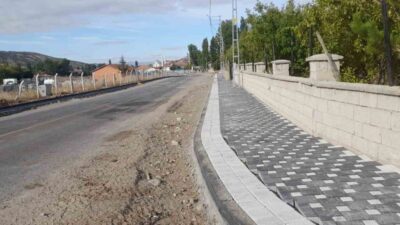 Özükavak Belediyesi, Şeyhyakup Caddesi'nde kaldırım yenileme çalışmalarına başladı. Belediye Başkanı