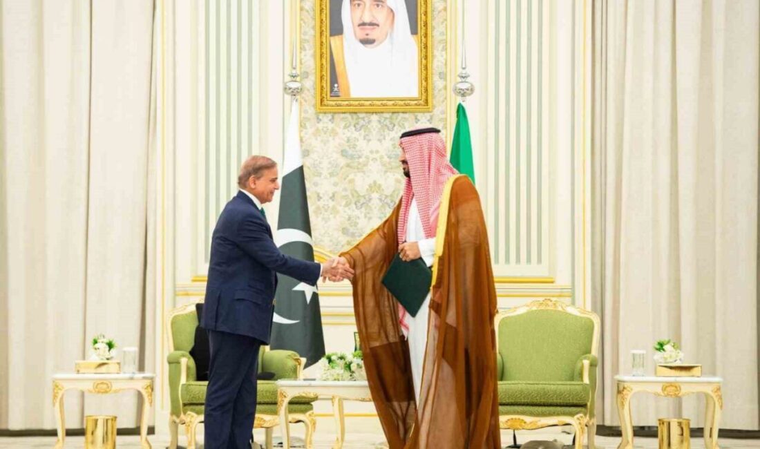 Pakistan Başbakanı Şahbaz Şerif, Suudi Arabistan'ın başkenti Riyad'a resmi ziyaret