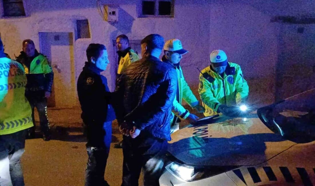 Çorum'da polisin "dur" ihtarına uymayan ve kaçmaya çalışan plakasız araç