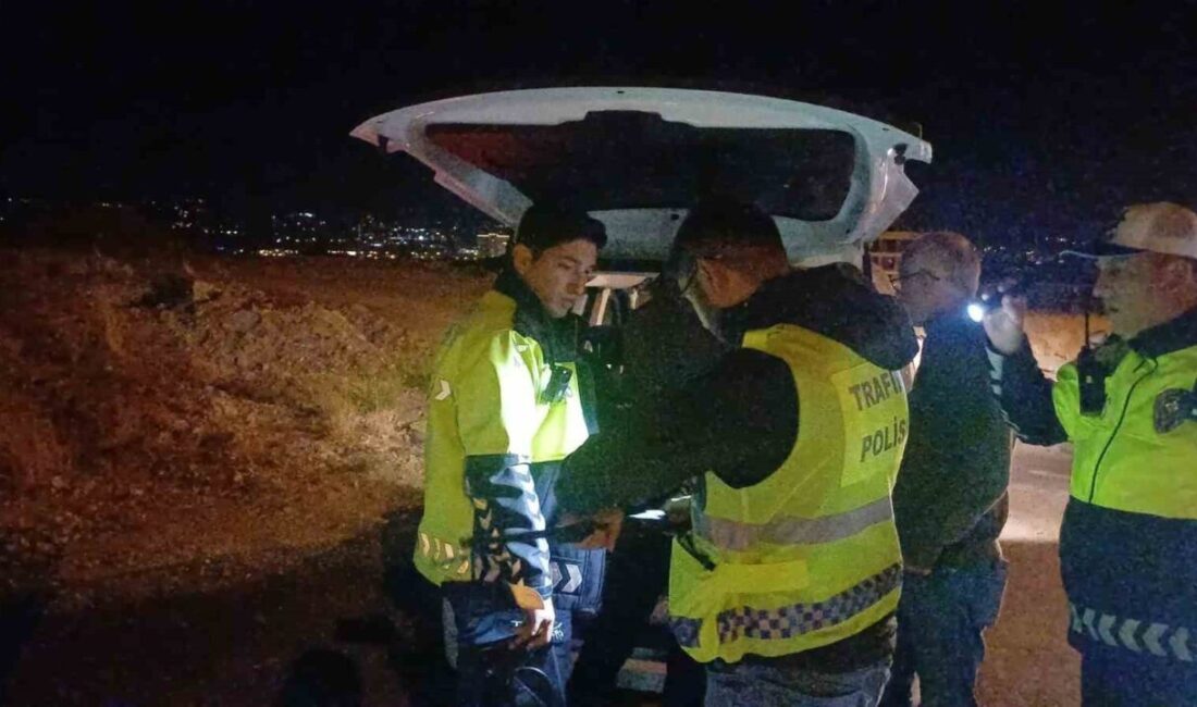 Çorum'da polis ekipleri tarafından durdurulan araçta ruhsatsız bir tüfek ve