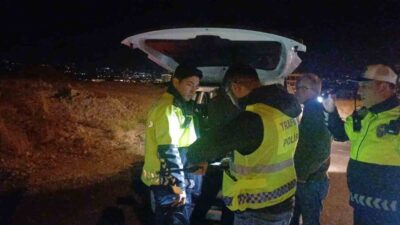 Çorum'da polis ekipleri tarafından durdurulan araçta ruhsatsız bir tüfek ve