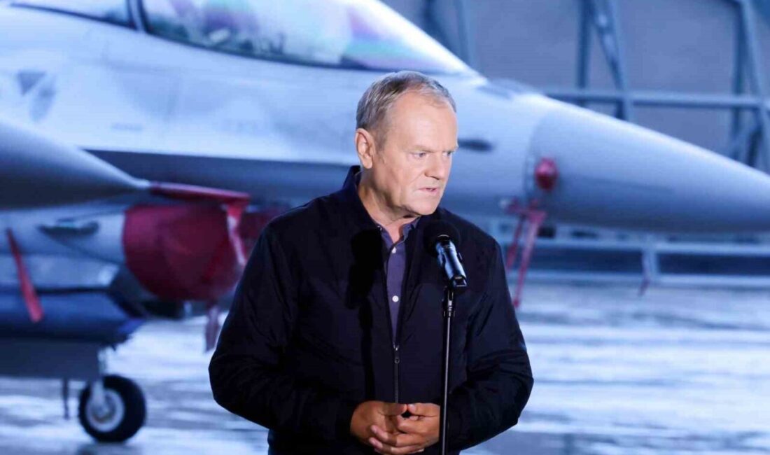 Polonya Başbakanı Donald Tusk, hükümet binalarını üzerinde uçan bir dronu