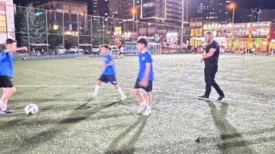 Pursaklar Belediye Başkanı Ertuğrul Çetin, genç sporcuları moral ziyareti için