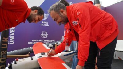 BARÜ Rektörü Prof. Dr. Ahmet Akkaya, TEKNOFEST İstanbul'da gençlerle buluşarak