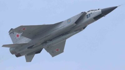 Estonya Dışişleri Bakanı Margus Tshakna, 3 Rus MiG-31'in hava sahasını