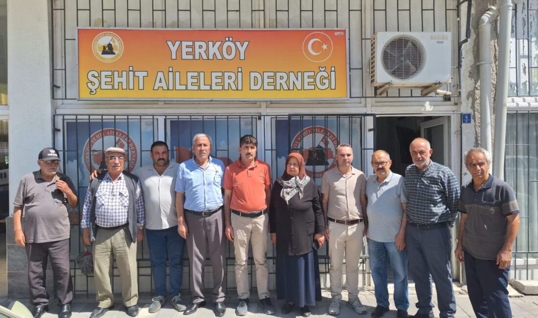 İYİ Parti Yerköy İlçe Başkanı Tahsin Kılıçlı ve teşkilat üyeleri,