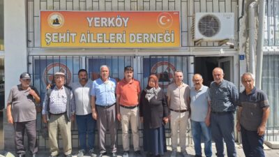 İYİ Parti Yerköy İlçe Başkanı Tahsin Kılıçlı ve teşkilat üyeleri,