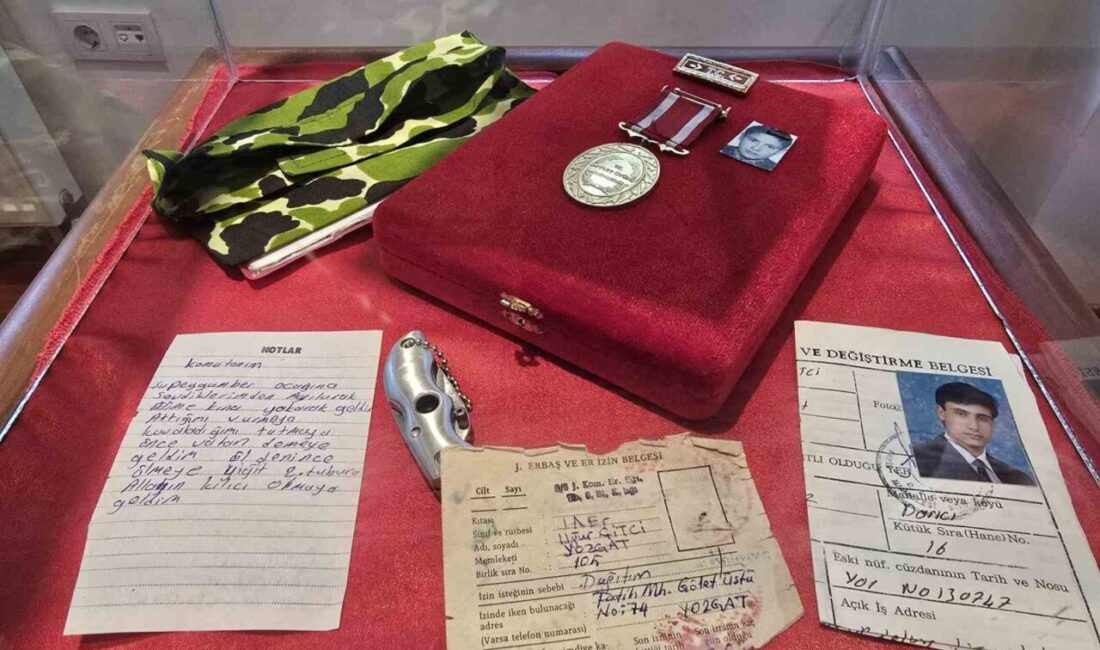 Yozgat'ta, şehitlerin şahsi eşyalarından oluşan duygusal anlar yaşatande bir sergi