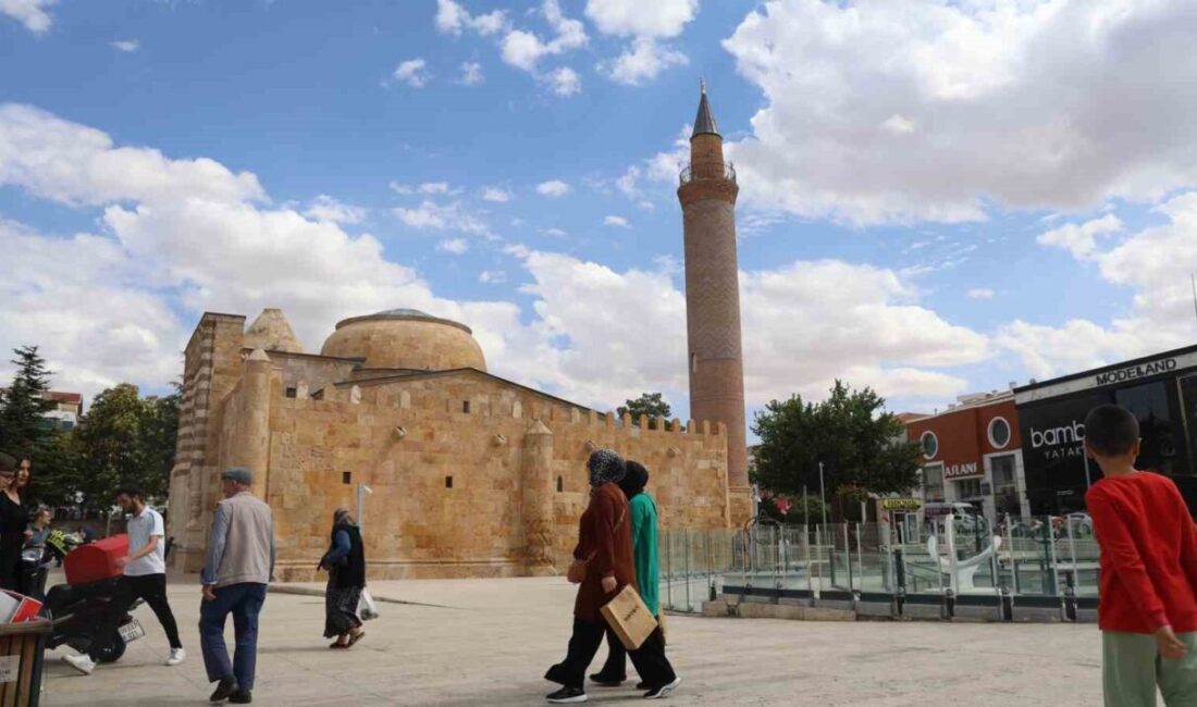 Kırşehir'de 754 yıldır varlığını sürdüren ve medrese-cami olarak kullanılan tarihi