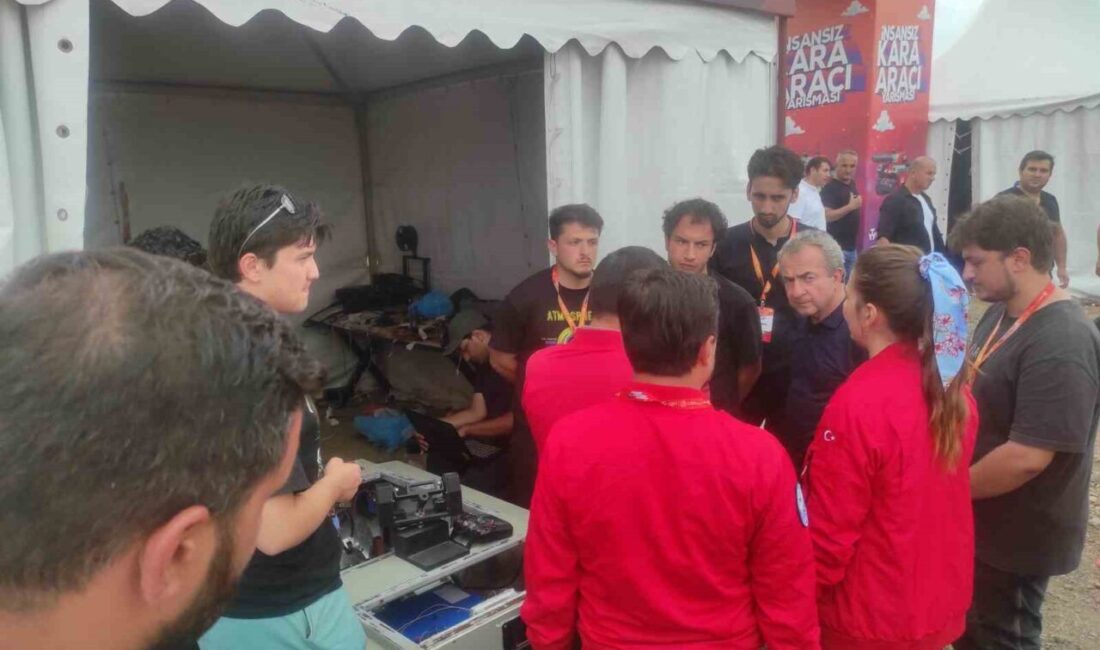 Tekirdağ'ın Süleymanpaşa ilçesinde düzenlenen Teknofest İnsansız Kara Aracı Yarışları, heyecan
