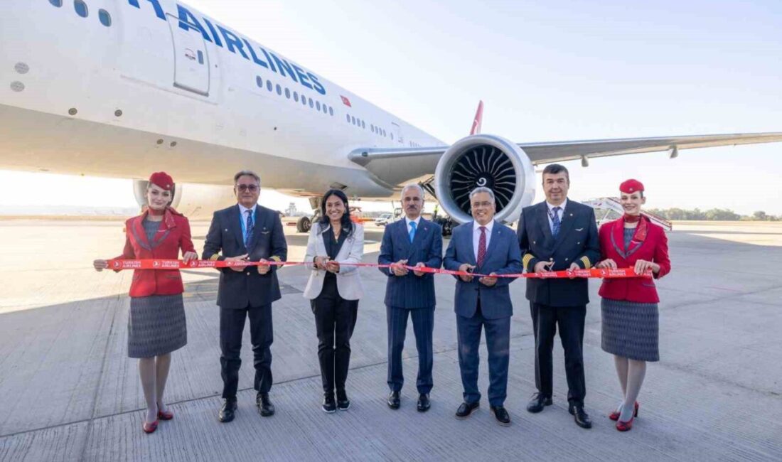 Ulaştırma ve Altyapı Bakanı Abdulkadir Uraloğlu, THY'nin İstanbul-Sevilla uçuşlarının başlamasını