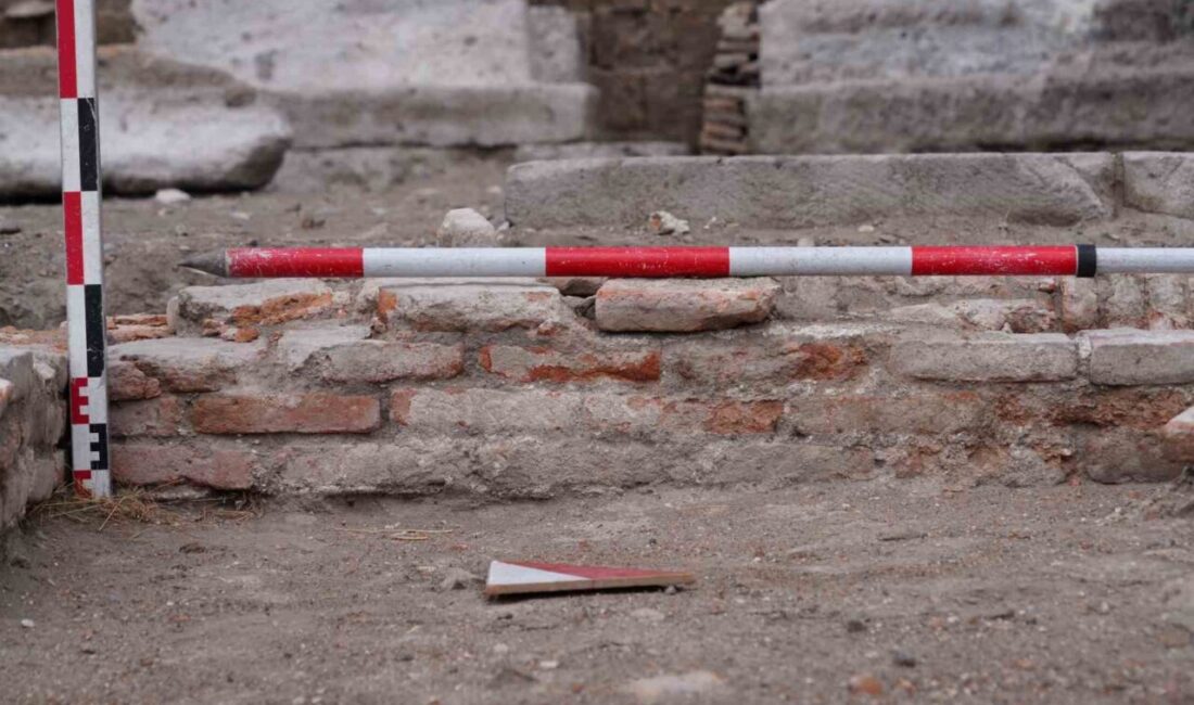 Kars'taki Ani Ören Yeri'nde Selçuklu dönemine ait yeni bir kümbet