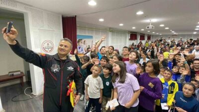 Türkiye'nin ilk astronotu Alper Gezeravcı, Karaman Bilim ve Sanat Merkezi'nde