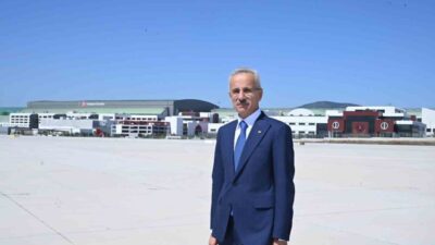 Ulaştırma ve Altyapı Bakanı Abdulkadir Uraloğlu, uçak yolcularına ücretsiz su