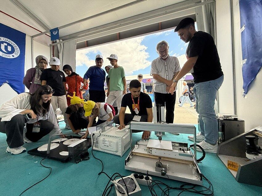 TEKNOFEST 2025, Uşak Üniversitesi'ni YÖK Başkanı Prof. Dr. Erol Özvar,