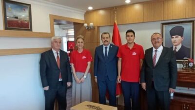 İstanbul'da yapılan TEKNOFEST 2025 Türkiye Finalleri'nde şampiyon olan Hatice-Kemal Kayalıoğlu