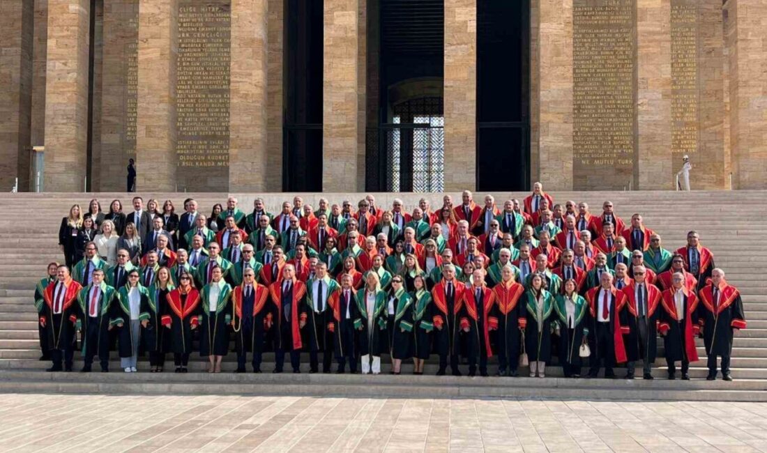 Yargıtay Başkanı Ömer Kerkez ve heyeti, Anıtkabir ziyaretinde Atatürk'e saygı