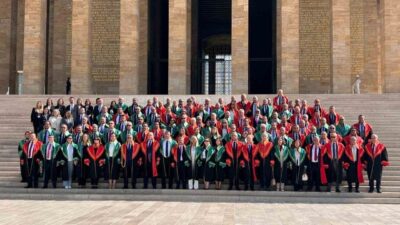Yargıtay Başkanı Ömer Kerkez ve heyeti, Anıtkabir ziyaretinde Atatürk'e saygı