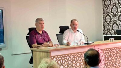 İl Milli Eğitim Müdürü Yasin Gülşen'in başkanlığında gerçekleşen toplantıda, yeni