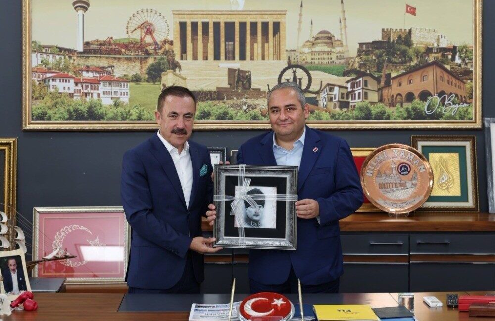 Keçiören Belediye Başkanı Mesut Özarslan, Ankaralılar Derneği Genel Başkanı Hilmi