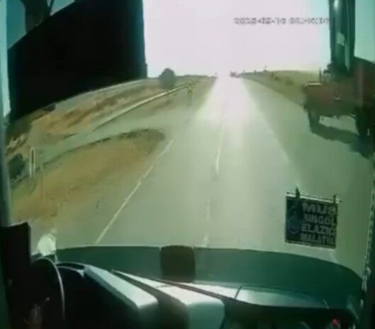 Kırşehir'in Mucur ilçesinde yolcu otobüsü ile kamyonetin çarpıştığı kazada yaralanan