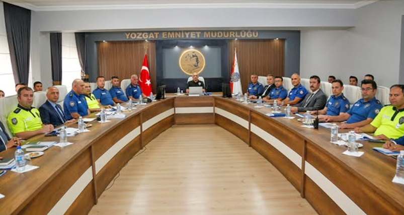 Yozgat’ta vatandaşların güvenliği için polis ekipleri çalışmalarını hız kesmeden sürdürüyor.