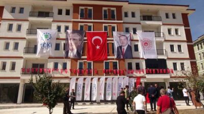 Yozgat'ta TOKİ konutları tamamlandı, hak sahiplerine anahtarları teslim edildi. Yapılan