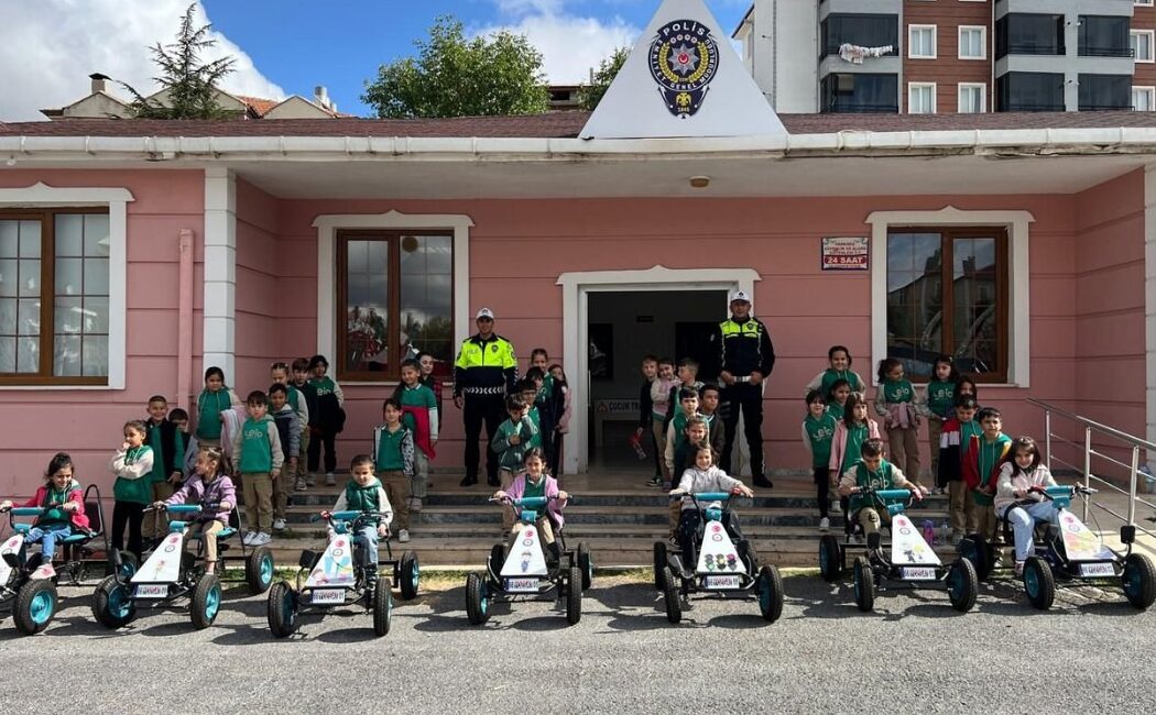Yozgat İl Emniyet Müdürlüğü tarafından çocuklarda trafik bilincinin oluşması ve