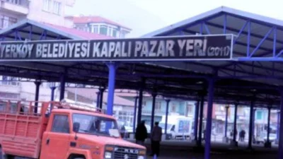 Yerköy’de Çarşamba Pazarı Nedeniyle Trafik Düzenlemesi Yerköy’de her hafta kurulan