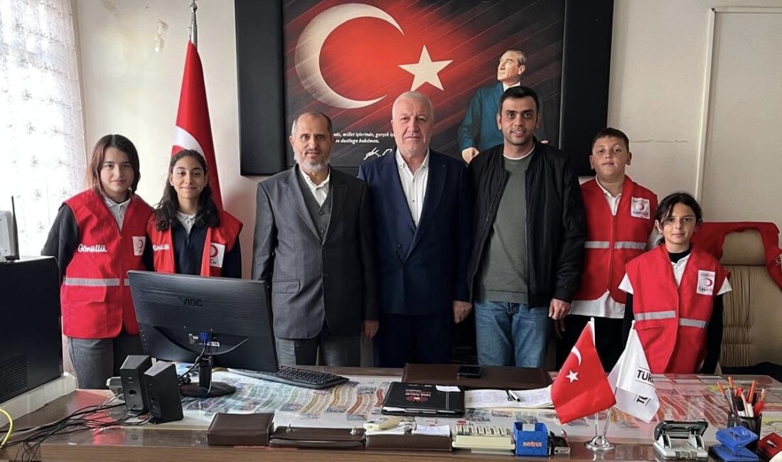 Yerköy Nurdoğdu Ortaokulu Kızılay Kulübü öğrencileri, Kızılay Haftası dolayısıyla Türk