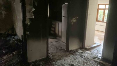 Ankara’nın Keçiören ilçesinde 4 katlı binada yangın çıktı. Yangın, Keçiören