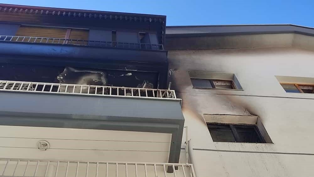 Ankara'nın Keçiören ilçesindeki 3 katlı apartmanın en üst katındaki dairede