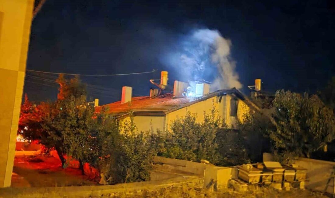 Ankara'nın Elmadağ ilçesinde, Kurtuluş Mahallesi'nde meydana gelen yangında 2 kişi