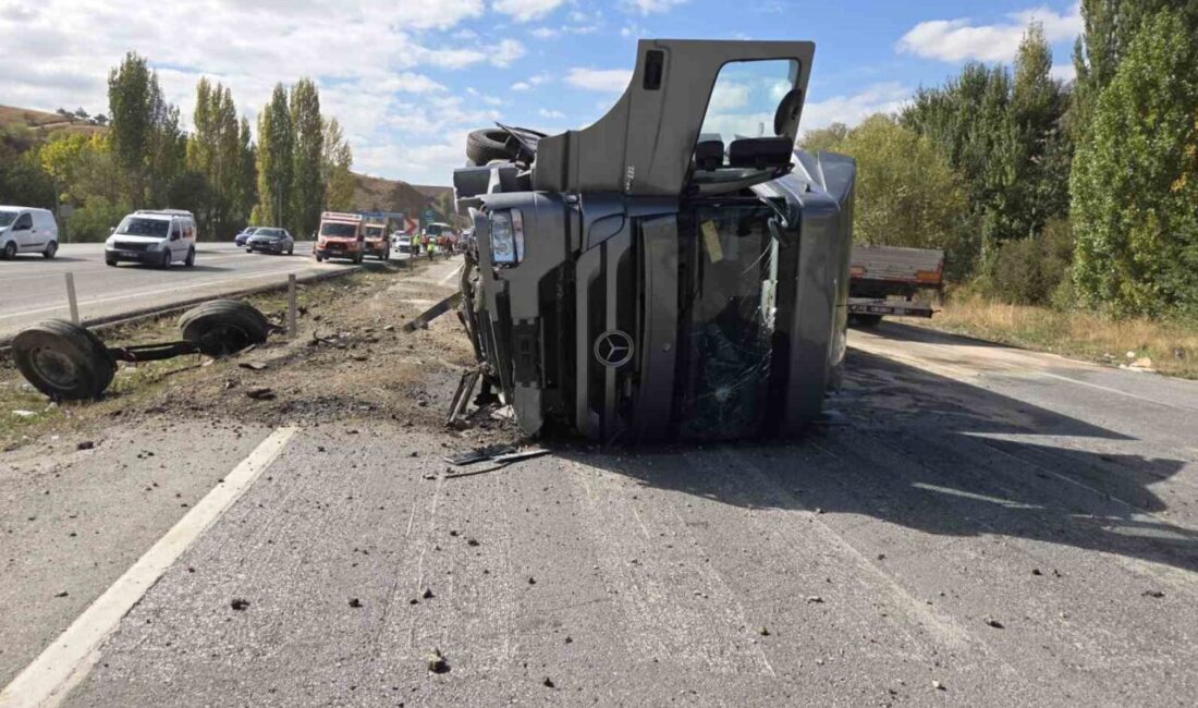 Ankara'da seyir halindeki bir otomobille kafa kafaya çarpışan kontrolden çıkan
